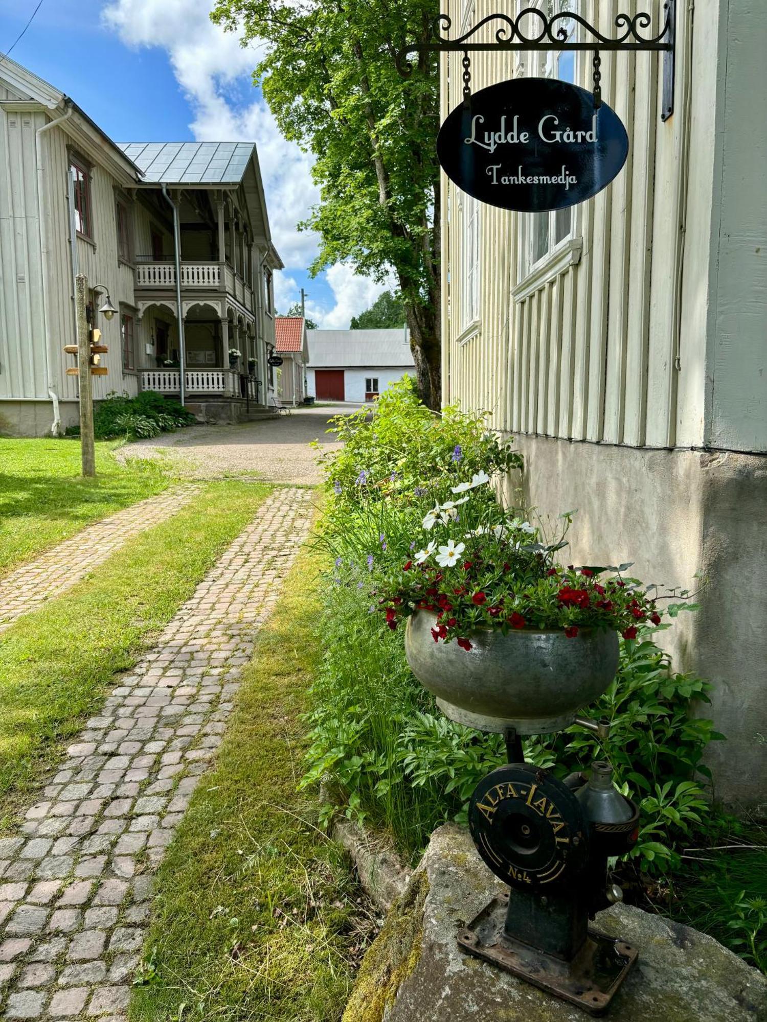 Lydde Gard Hotel Kinna ภายนอก รูปภาพ