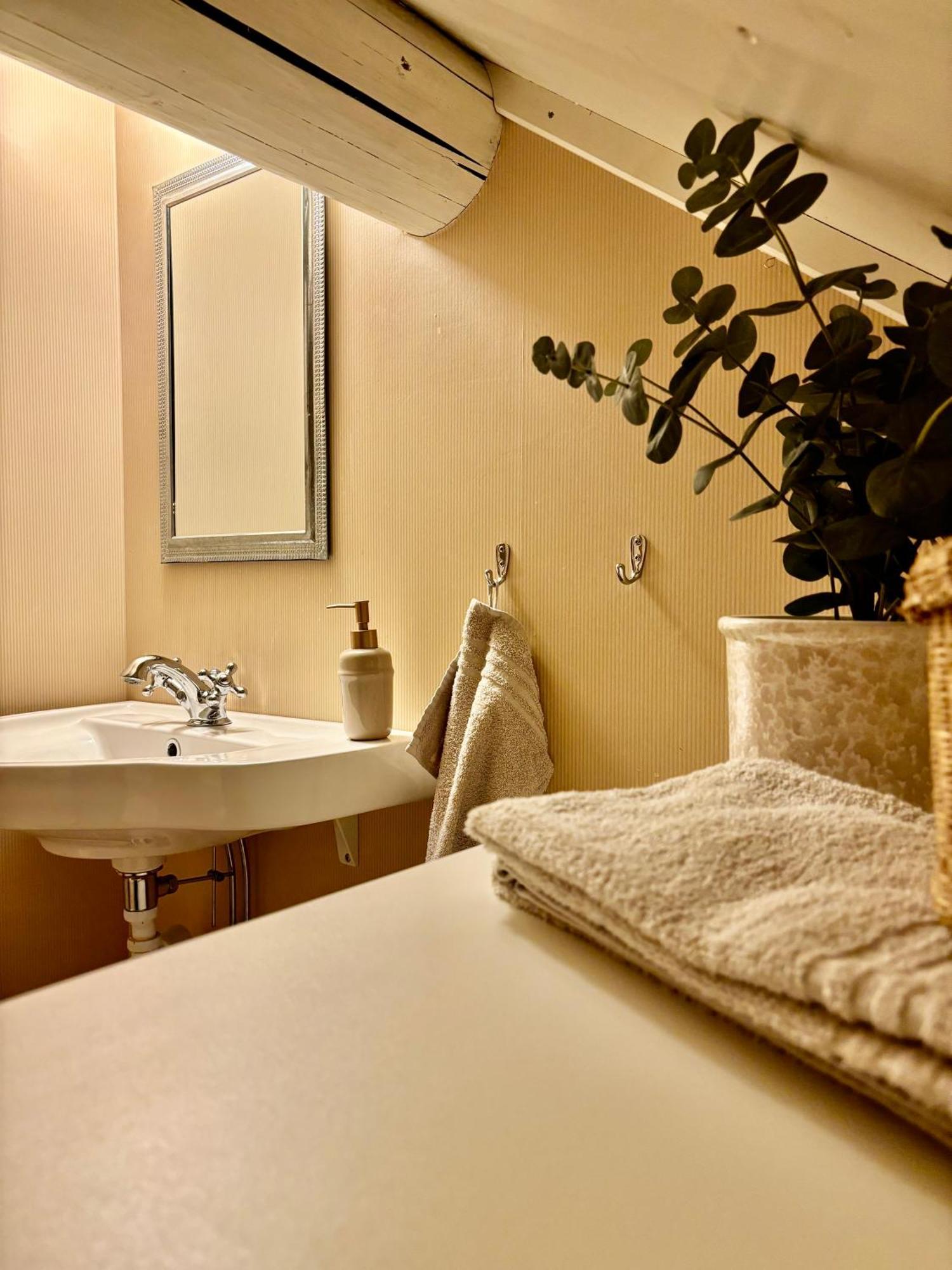 Lydde Gard Hotel Kinna ภายนอก รูปภาพ